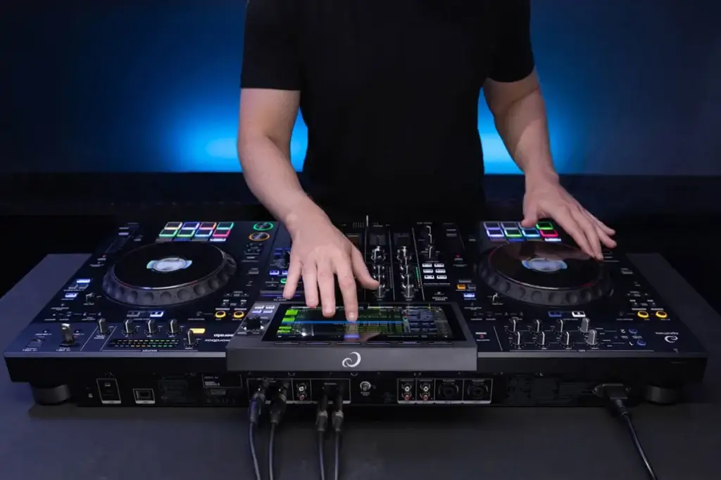 AlphaTheta XDJ AZ & Serato DJ Pro UPDATE