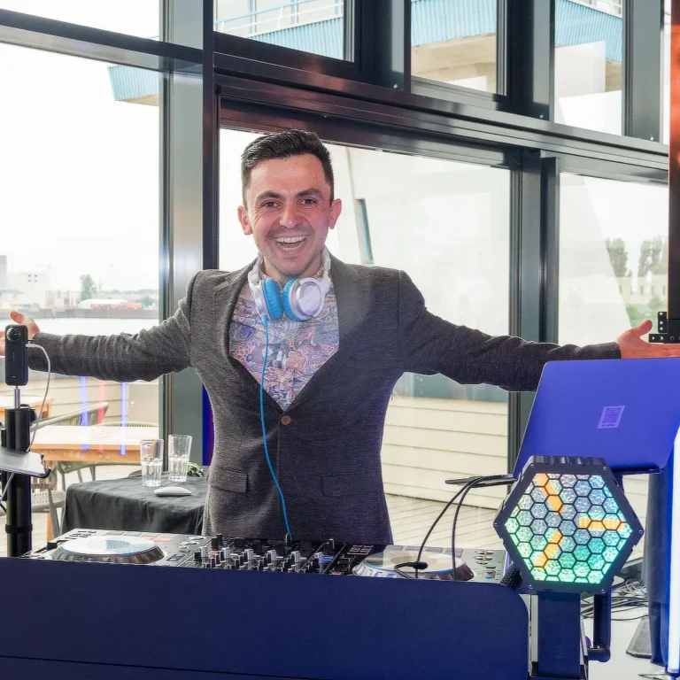 DJ Robertinos 768x768